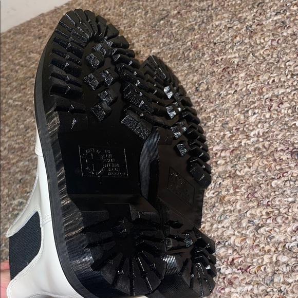 Unisex New Dr. Martens White Quad Smooth Leather Platform Chelsea Boots M4 W5 - Picture 8 of 10